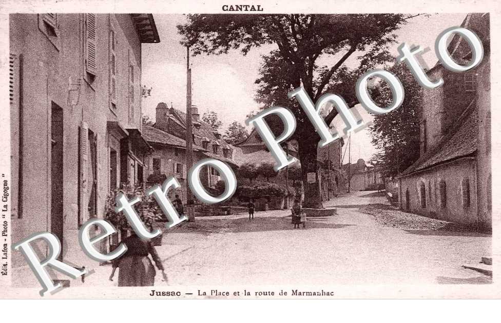 La place et la route de Marmanhac