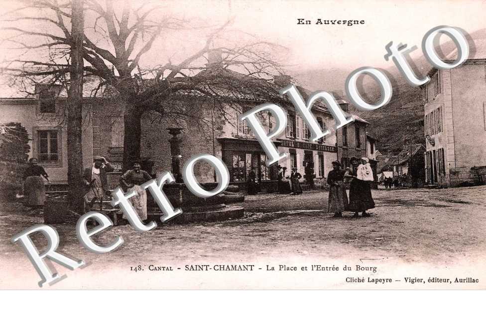 La place et l'entree du bourg