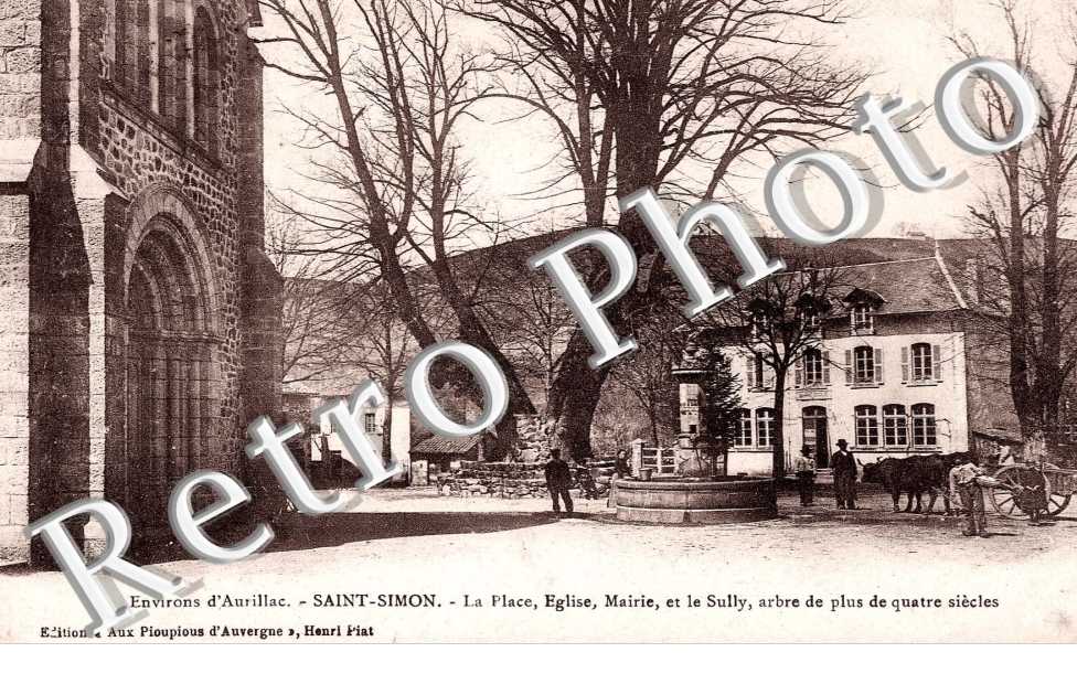 La place - Eglise et le Sully arbre de plus de 4 siecles