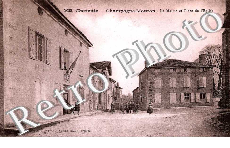 La Mairie et la Place de l'Eglise