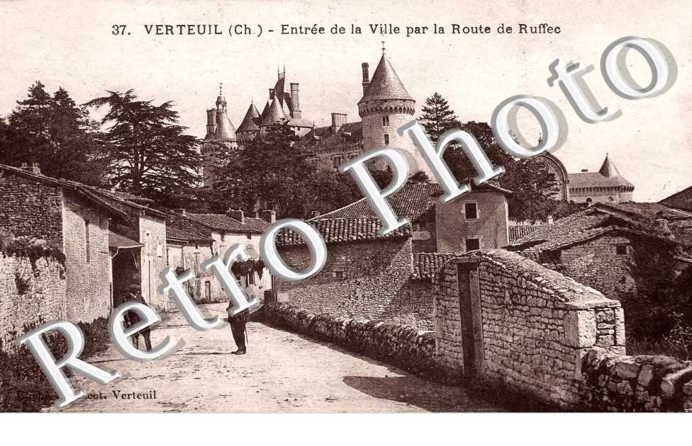Entree de la ville par la route de Ruffec