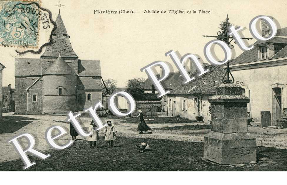 Abside de l'Eglise et la Place