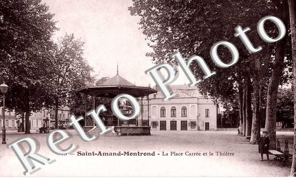 LA PLACE CARREE ET LE THEATRE