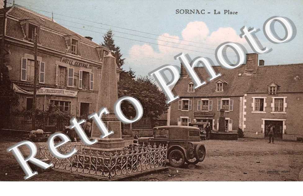 LA PLACE AVEC MONUMENT
