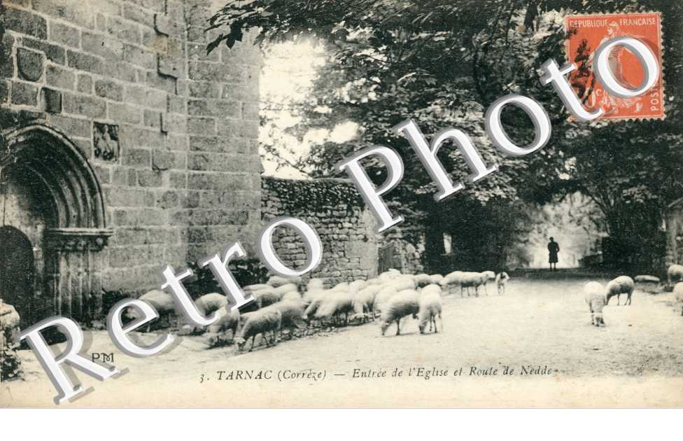 Entrée de l'église et route de Nedde