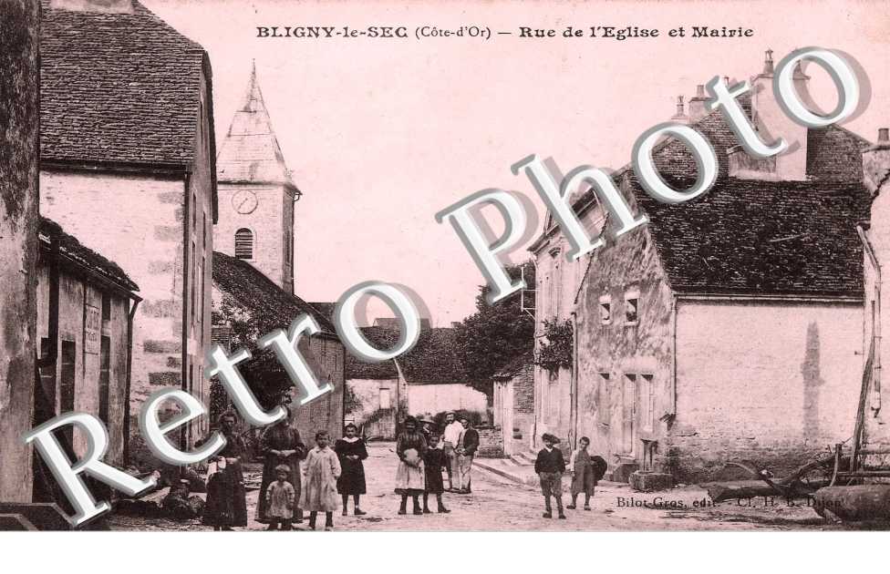 Rue de l'eglise et mairie