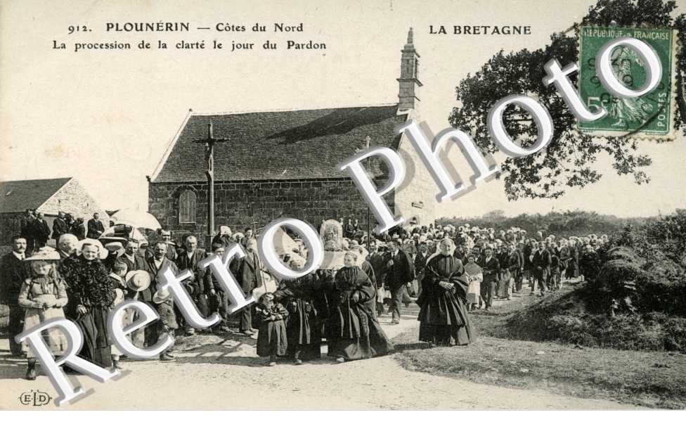 la procession de la clarte le jour du pardon