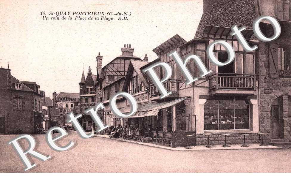 UN COIN DE LA PLACE DE LA PLAGE