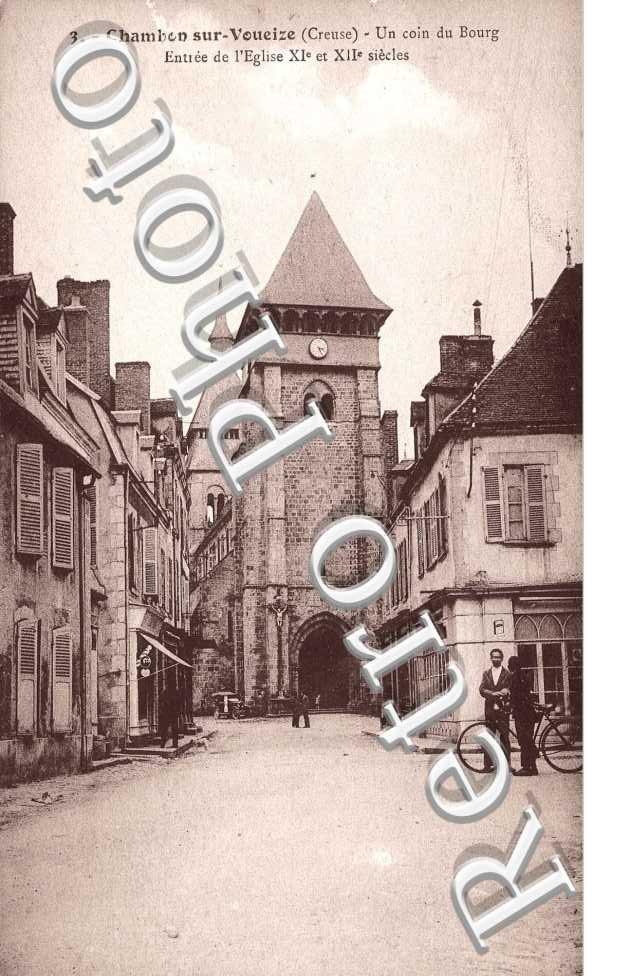 un coin du bourg entree de l'eglise XIe et XIIe siecles