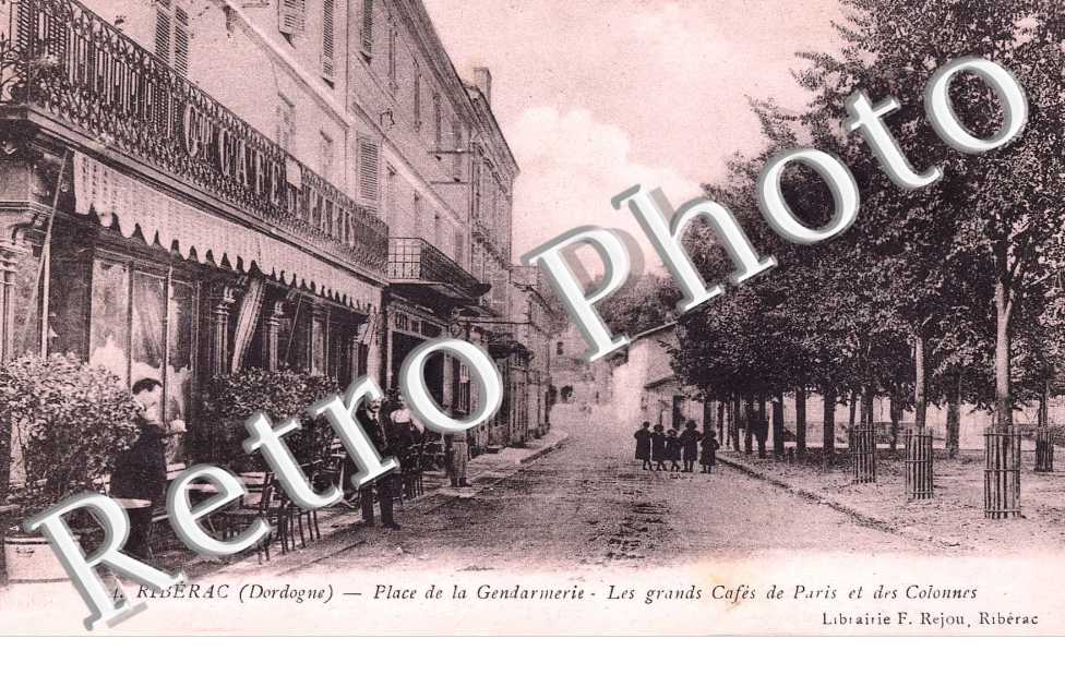 Place de la gendarmerie - grands cafes de Paris et des Colonnes