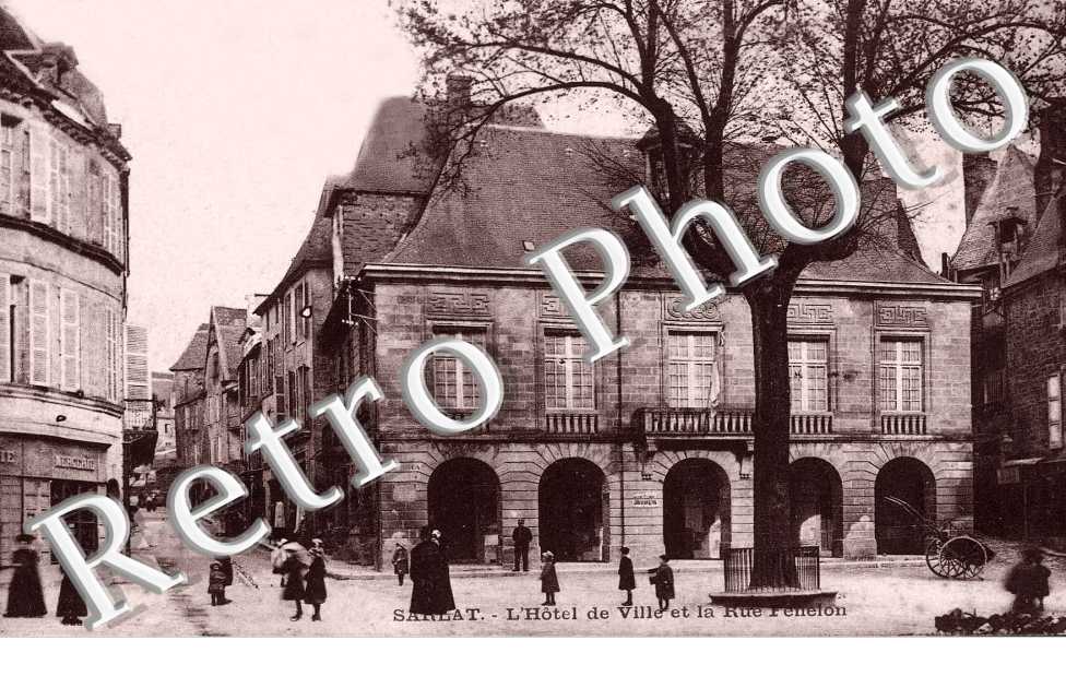 l'hotel de ville et la rue Fenelon