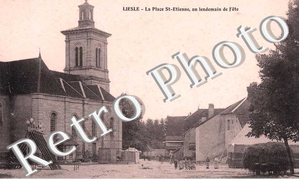 la place Saint Etienne, au lendemain de fete