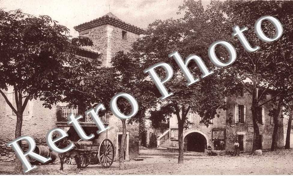 La place et la mairie