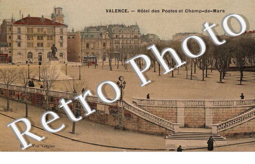 hotel des postes et champ de Mars