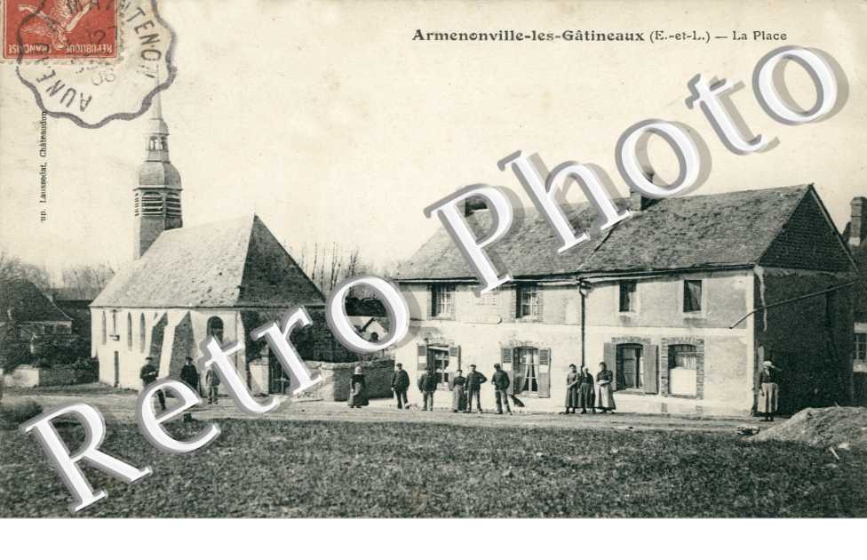 Armenonville les Gatineaux - La place