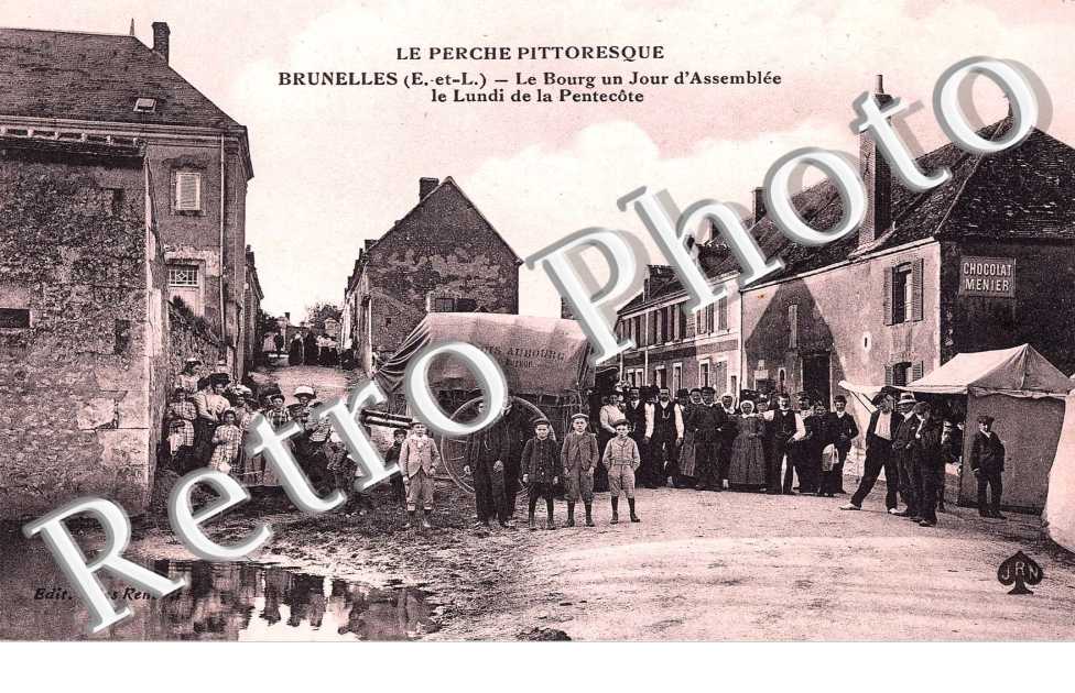 Le bourg un joir d'assemblee - lundi de pentecote