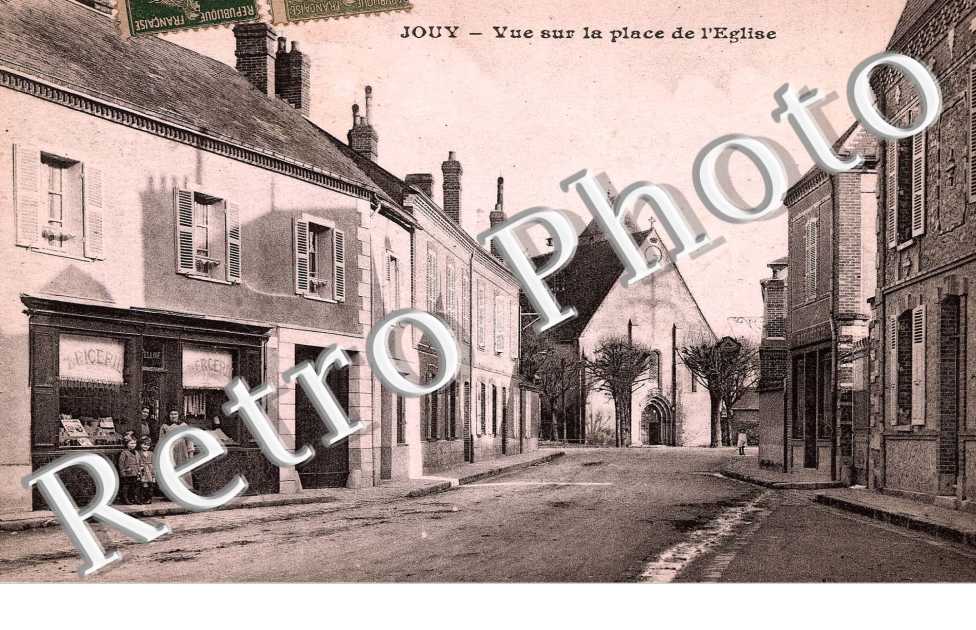 vue sur la place de l'eglise