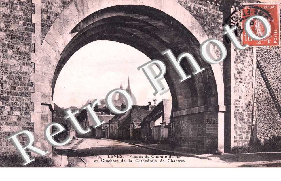 viaduc du chemin de fer et clochers de la cathedrale de Chartres