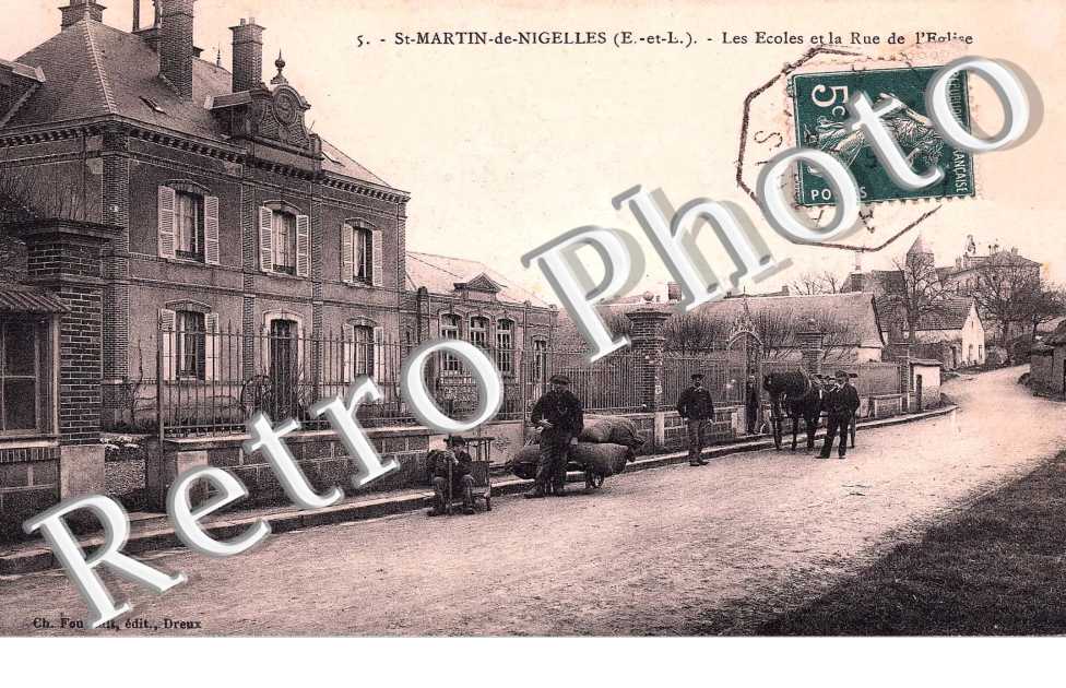 les ecoles et la rue de l' Eglise
