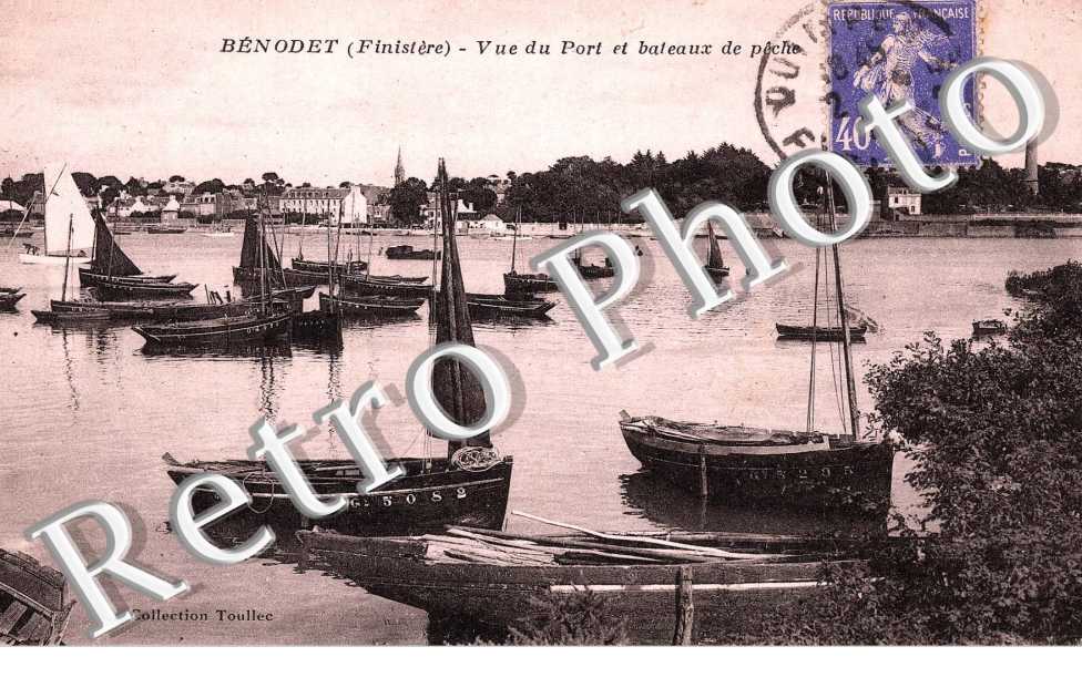 VUE DU PORT ET BATEAU DE PECHE