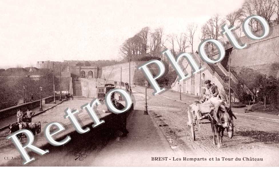 LES REMPARTS ET TOUR DU CHATEAU