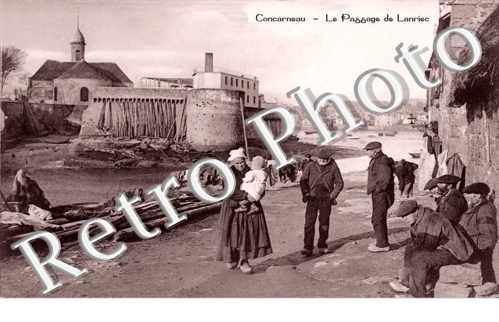 La Ville Close, le passage de Lanriec. Le cercle des loups de mer a l'ancien corps de garde des douanes