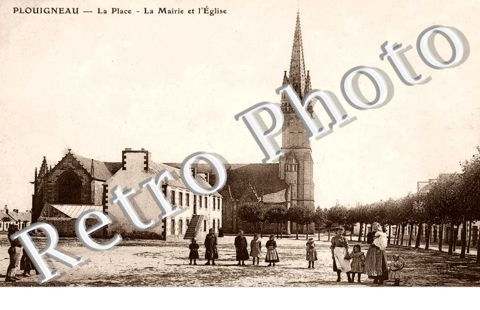 La Place, la Mairie et l'Eglise