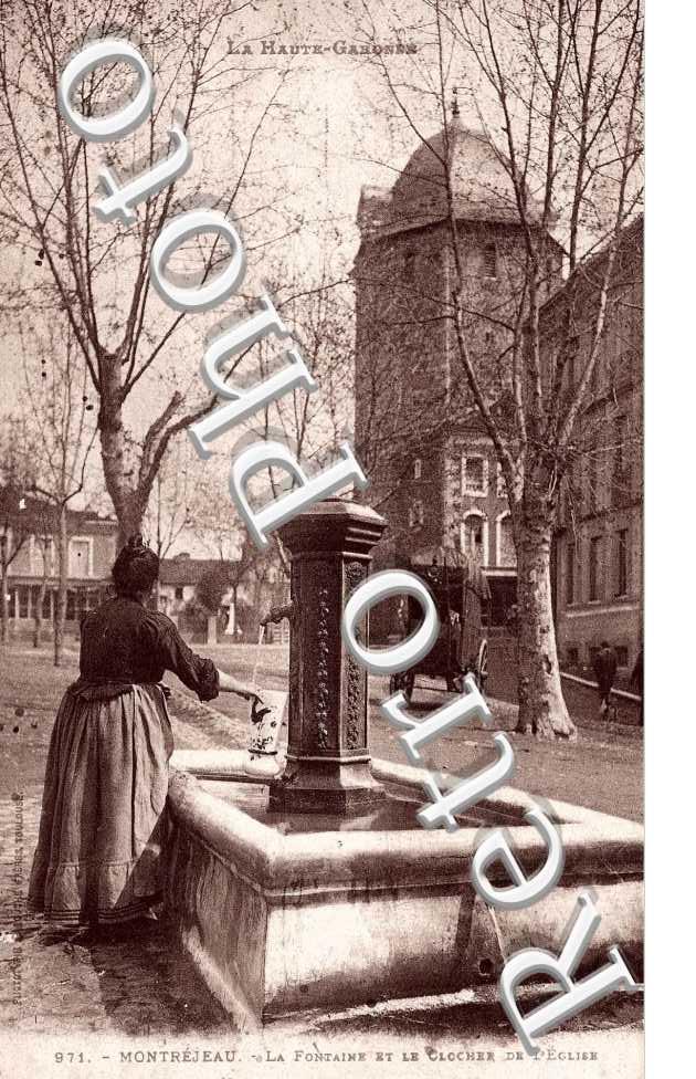 la fontaine et le clocher de l'eglise
