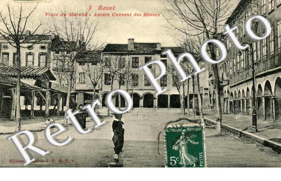 Place du Marche - ancien couvent des moines (enfant)