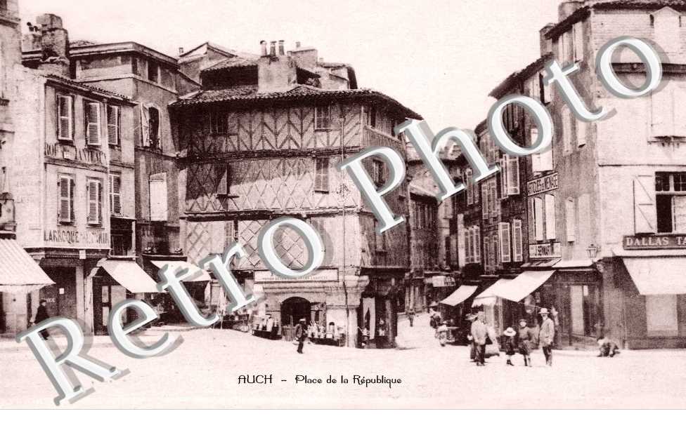  vieille maison Place de la republique