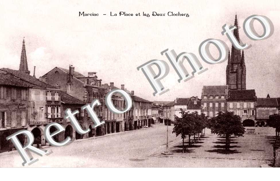 la place et les deux clochers