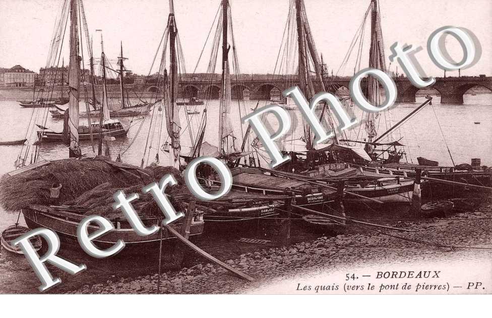 les quais vers le pont de pierre 