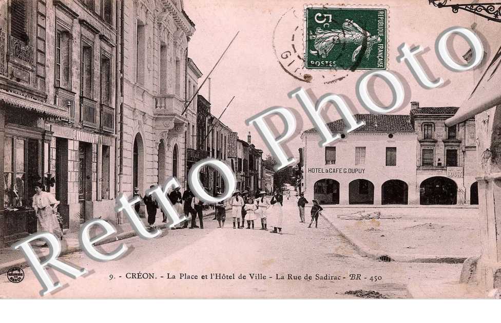 La place et l'hotel de ville - La rue de Sadirac