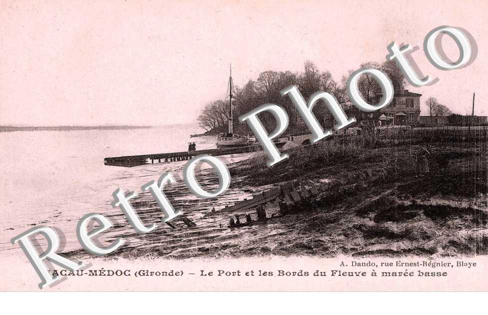 Le port et les bords du fleuve a maree basse