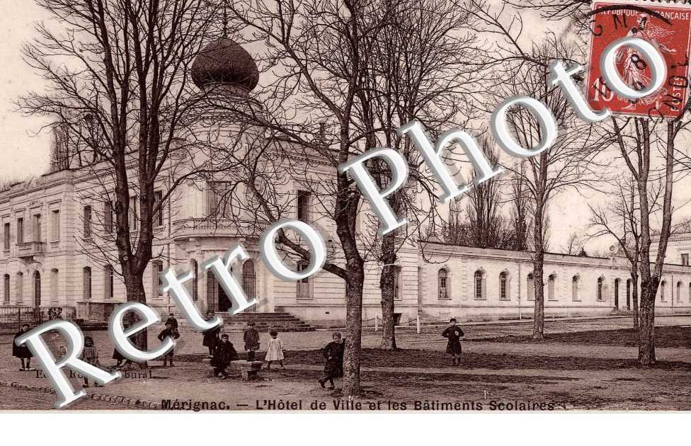 L'hotel de ville et les batiments scolaires