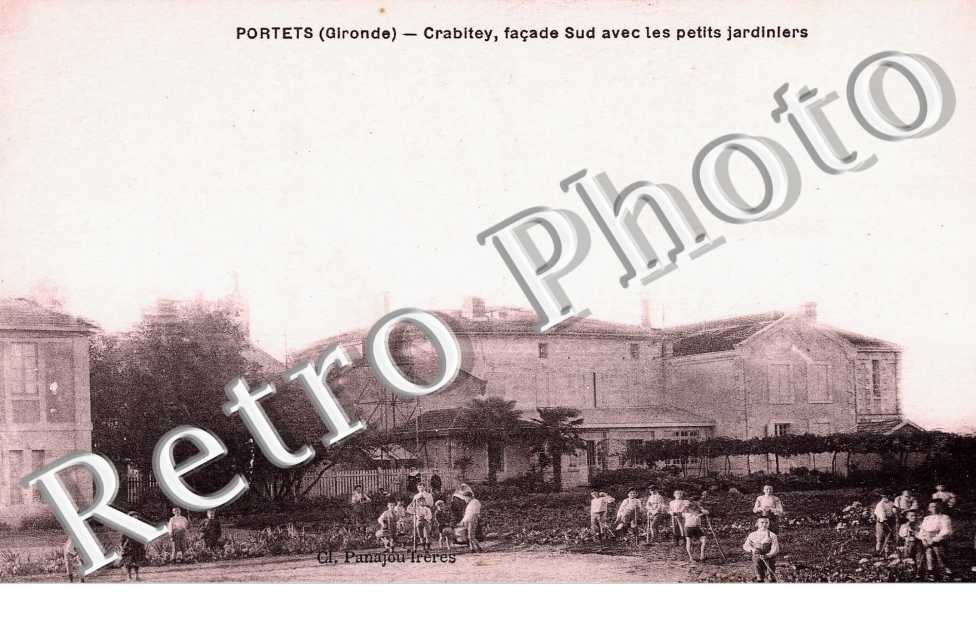 Crabitey, facade Sud avec les petits jardiniers