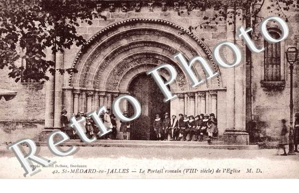 le portail romain de l'eglise