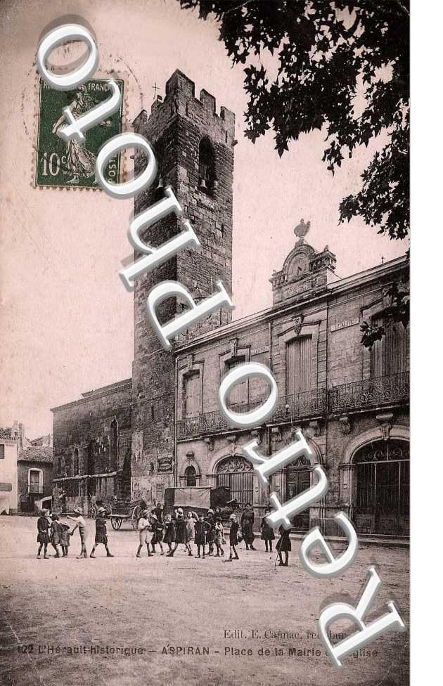 Place de la Mairie et l'Eglise