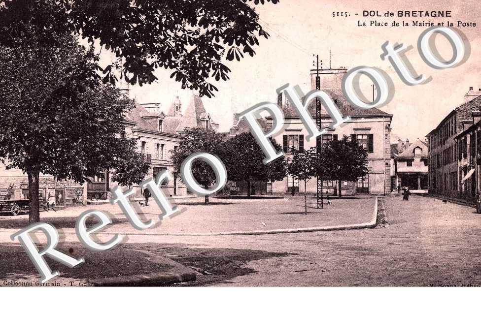La Place de la Mairie et la Poste