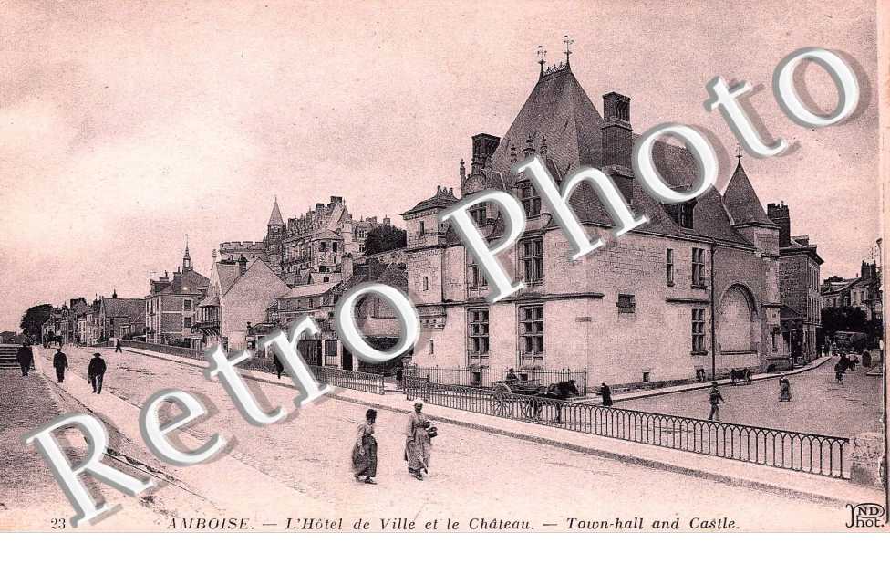 Hotel de ville et le chateau