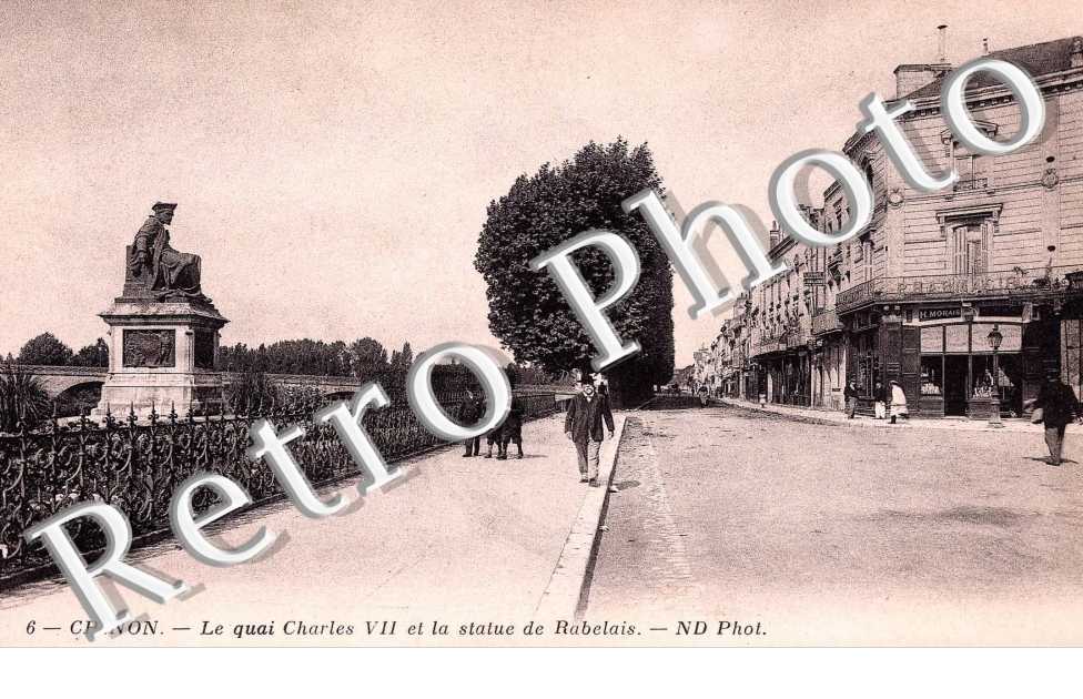 LE QUAI CHARLES VII ET LA STATUE DE RABELAIS