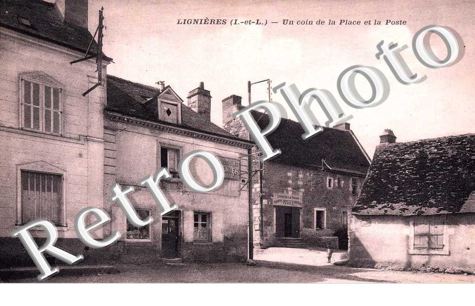 Un coin de la place et la poste