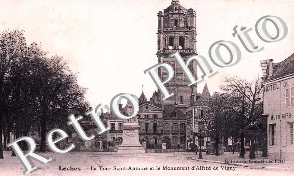 La tour Saint-Antoine  et le monument Alfred de Vigny