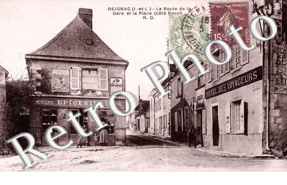 La route de la gare et la place