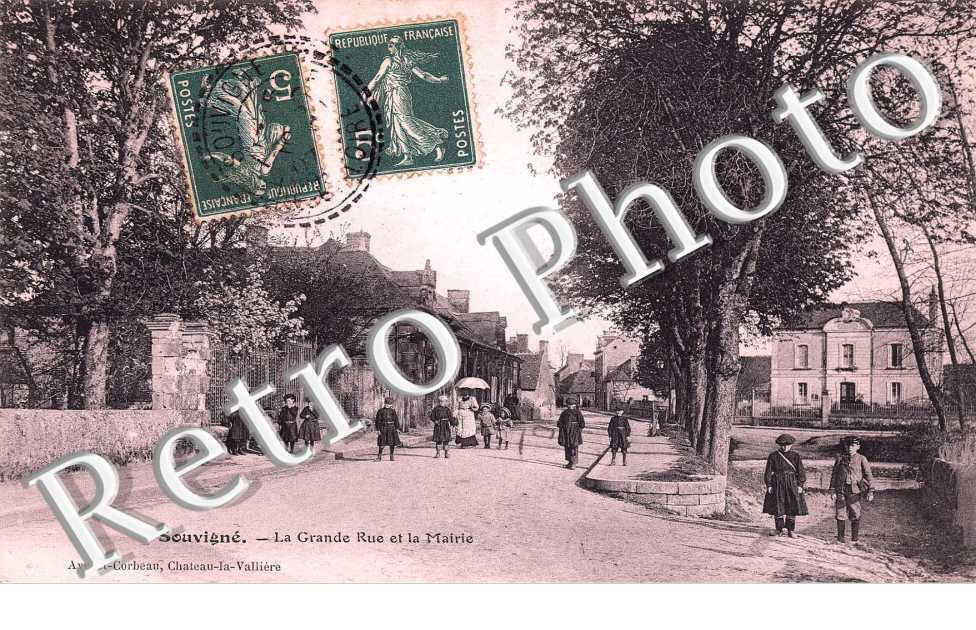 La grande rue et la mairie