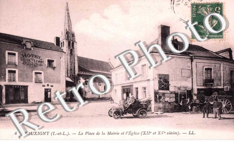 La place de la mairie et l'eglise