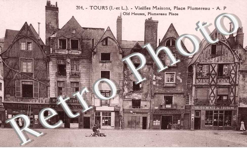 PLACE PLUMEREAU ET SES VIEILLES MAISONS