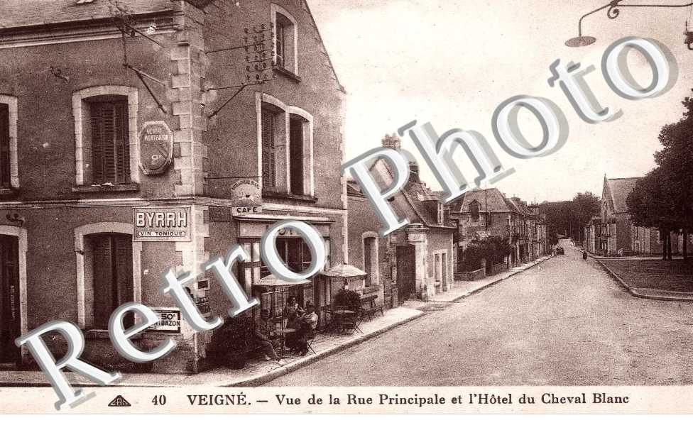 Vue de la rue principale et l'hotel du cheval blanc