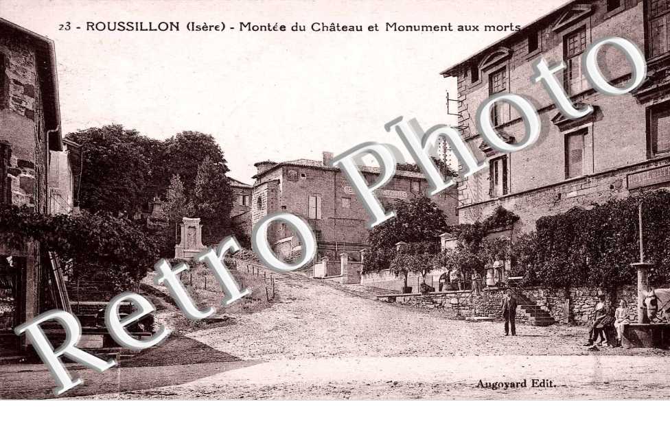 montee du chateau et monument aux morts