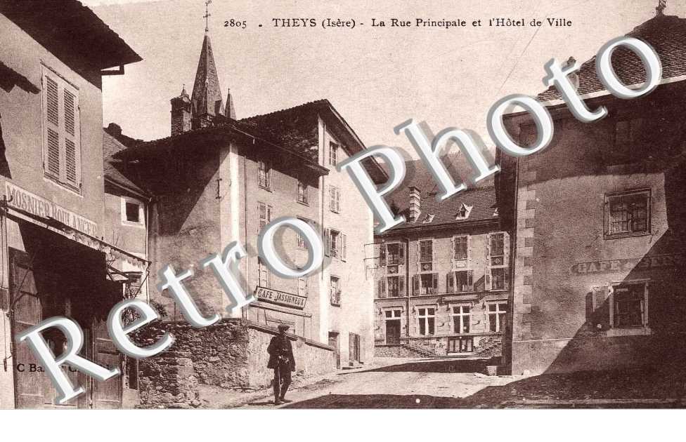 la rue principale et l'hotel de ville